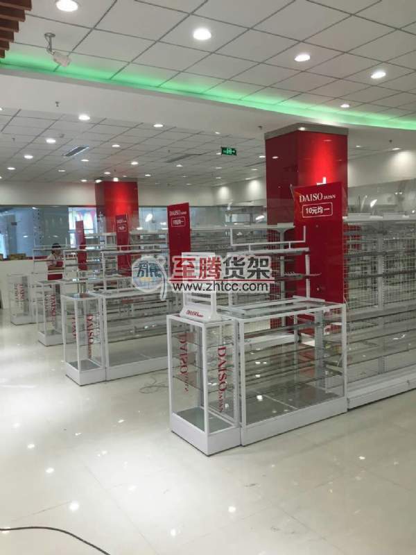 大創(chuàng)生活館展示貨架